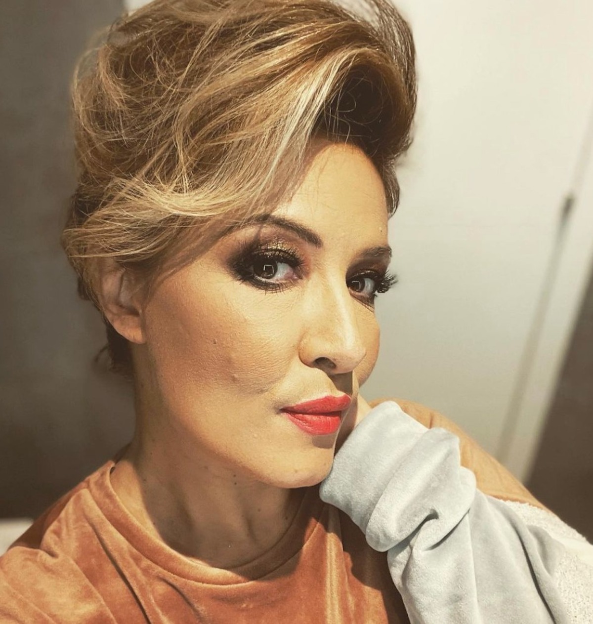 ilary blasi selvaggia lucarelli foto treno piedi